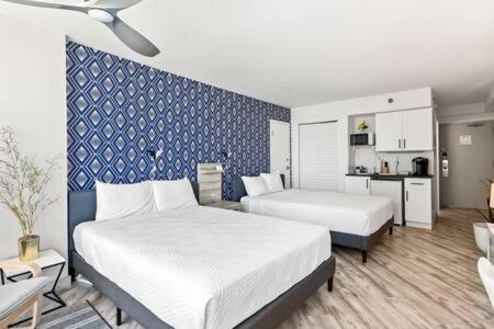 Oceanside Duo - Double Room, Water Views, Pool & Beach Access, Free Parking Дейтона-Бич Экстерьер фото