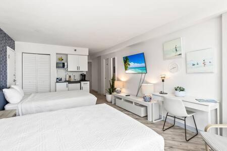 Oceanside Duo - Double Room, Water Views, Pool & Beach Access, Free Parking Дейтона-Бич Экстерьер фото