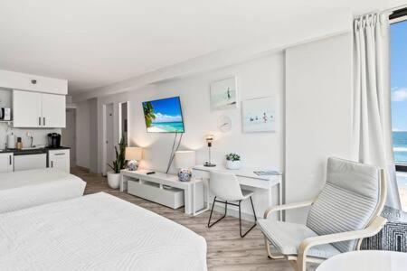 Oceanside Duo - Double Room, Water Views, Pool & Beach Access, Free Parking Дейтона-Бич Экстерьер фото